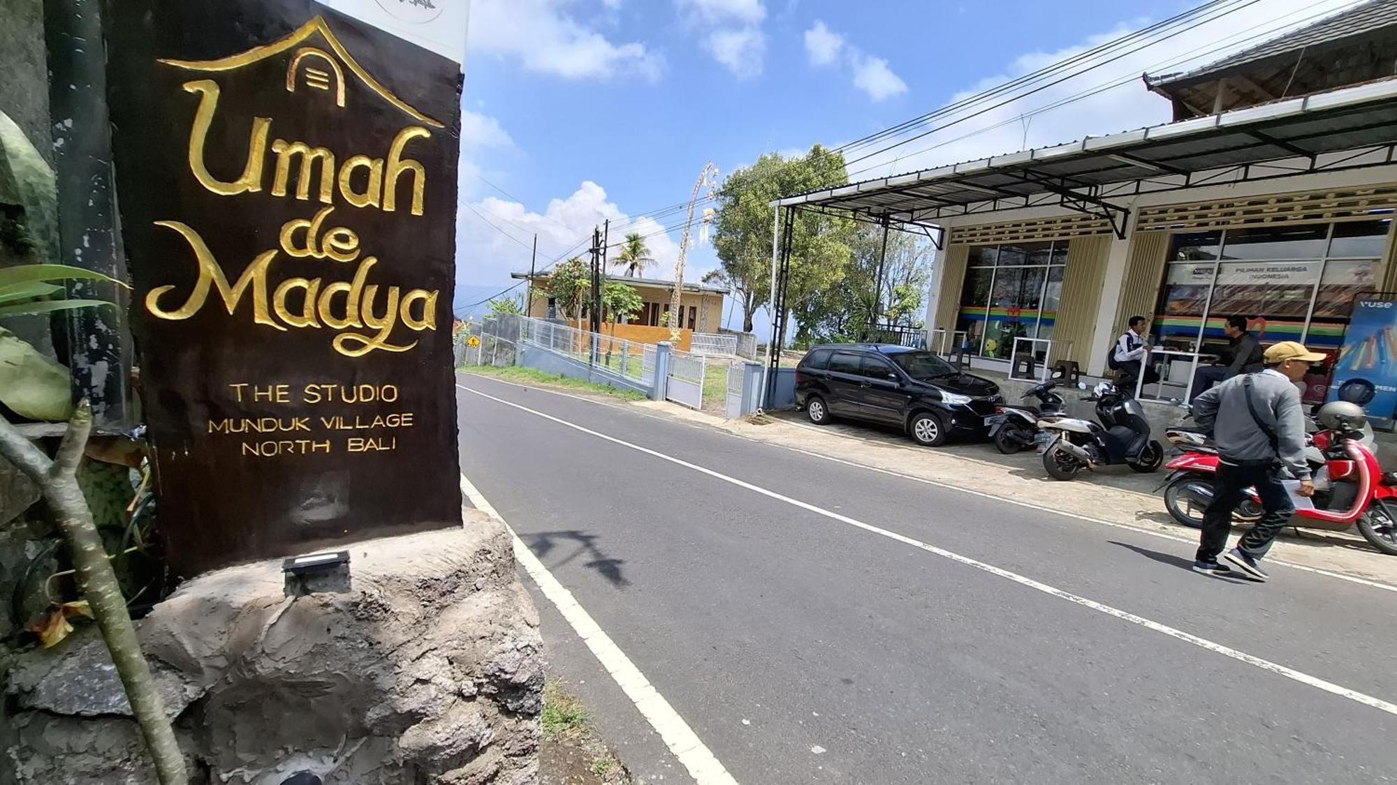 Umah De Madya & Rooftop De Madya Munduk Eksteriør billede